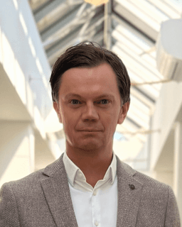 Dr. Marco Adelt